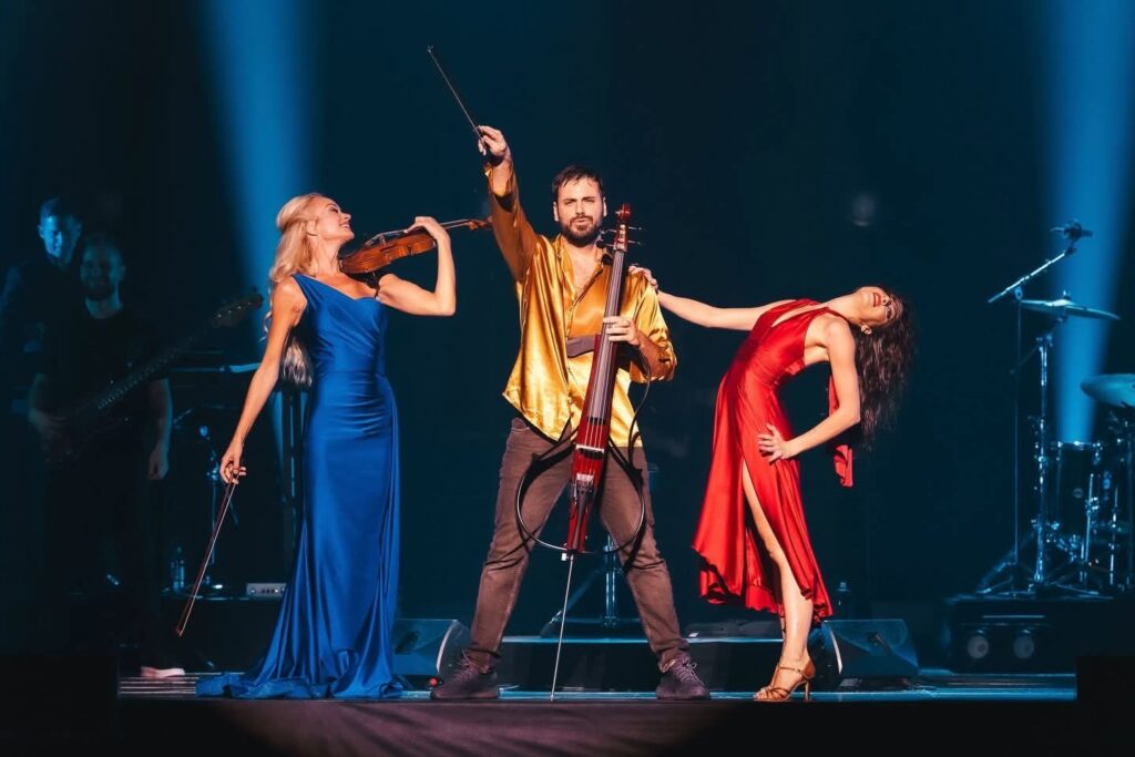 HAUSER, Carolina & Angelica